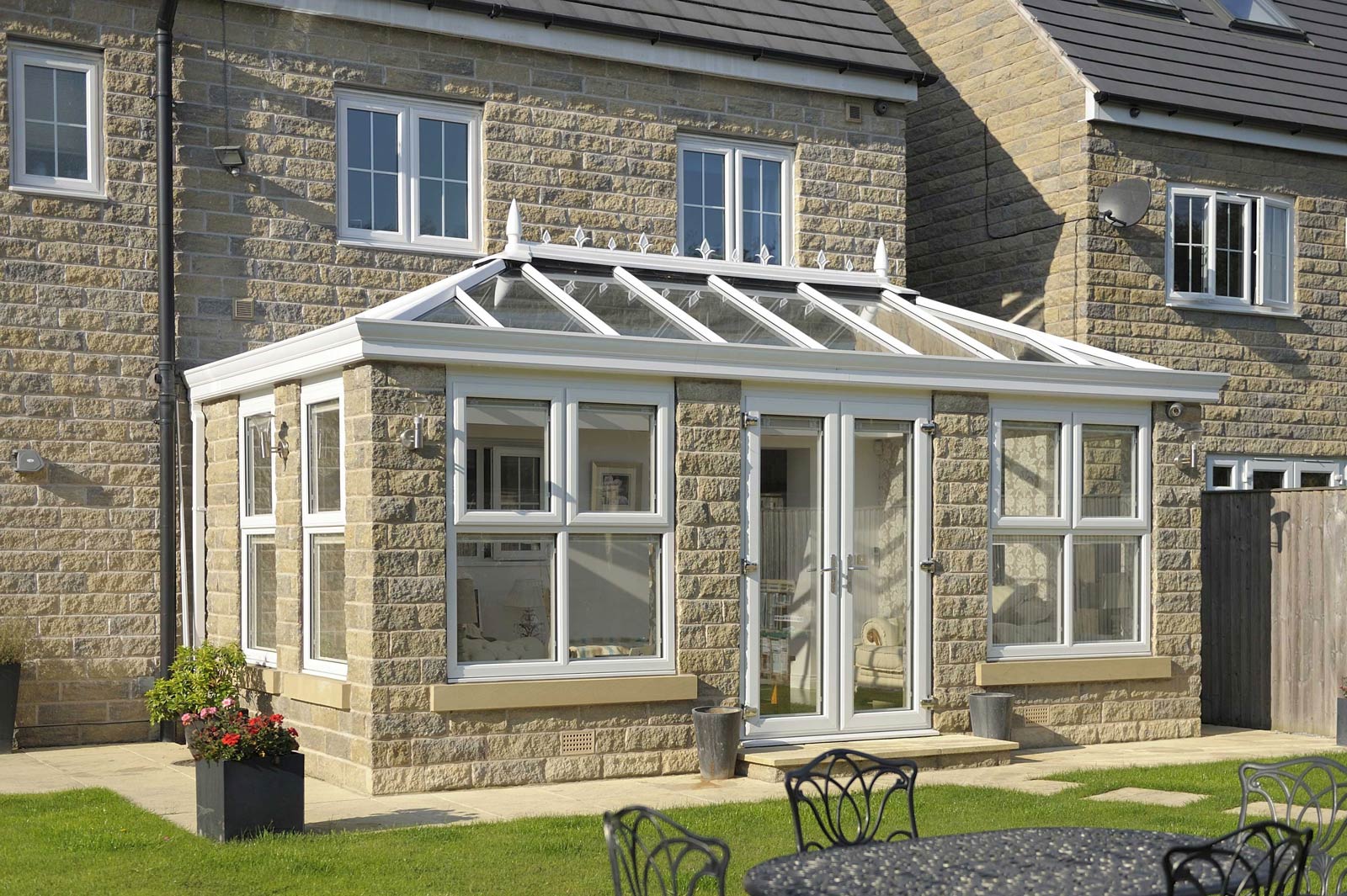 Orangery vs Conservatory: Helping Trade Professionals Guide Clients’ Choices